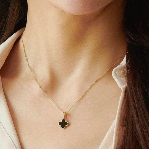 Designer inspired Reversible Clover necklace - Picture 2 of 7